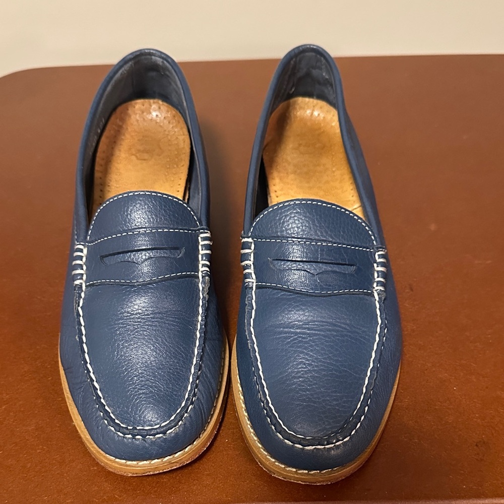 G.H. Bass & Co. Weejuns  Navy Blue Leather Loafers women’s size 8.5